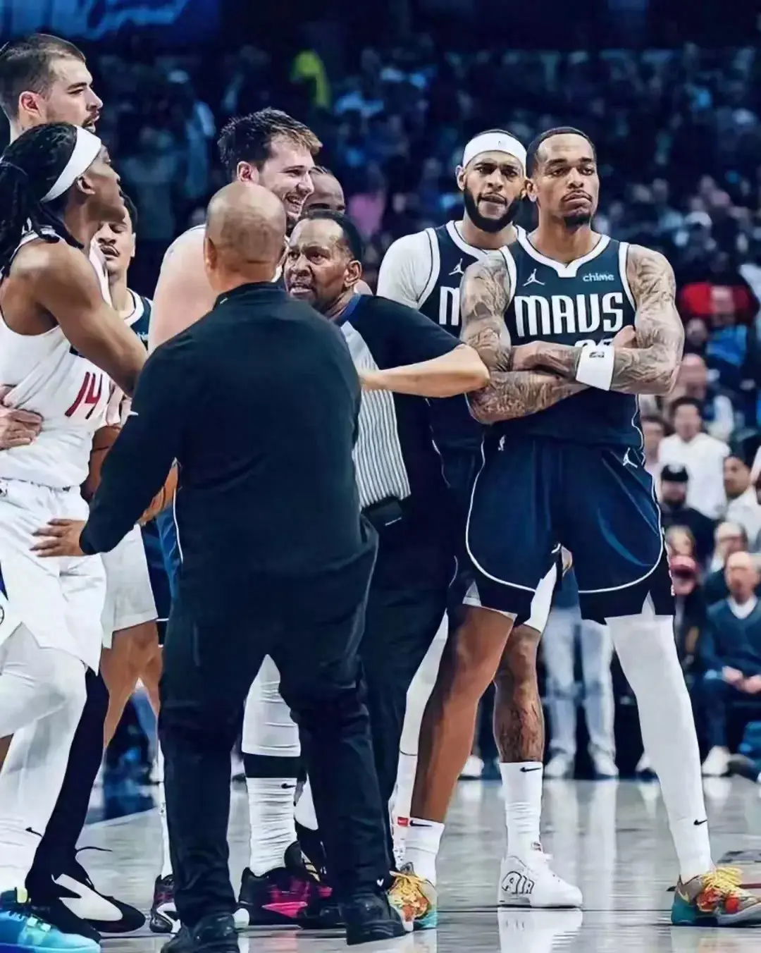 澳门新葡京娱乐城_独行侠NBA战胜菲尼克斯太阳东契奇后撤步三分的简单介绍